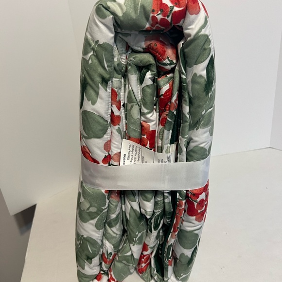 Elegant Green and Red Floral Quilt Set by - Picture 3 of 3